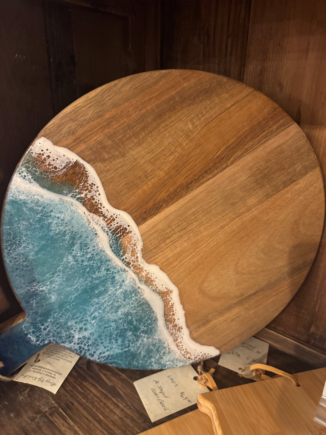 Round Cutting Board w/Handle