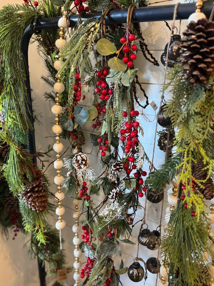 6' Berry Garland Red/White