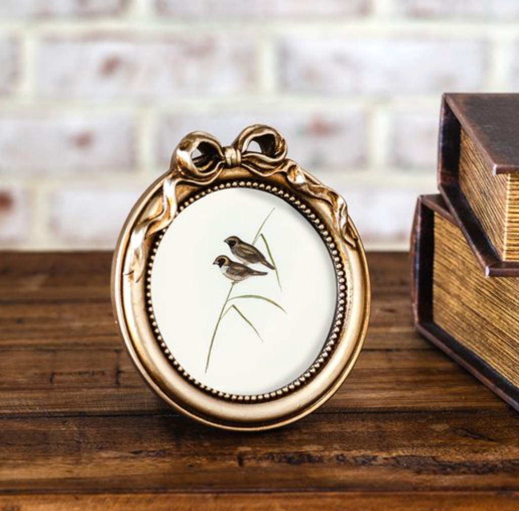 Round Gold Frame w/Bow