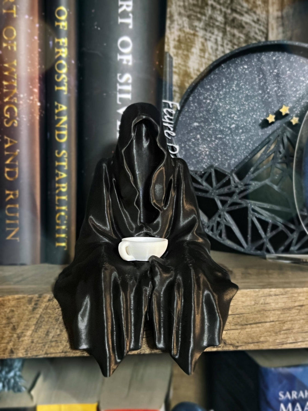 Suriel Bookshelf Decor with Tea Cup (ACOTAR)