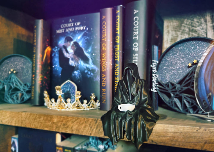Suriel Bookshelf Decor with Tea Cup (ACOTAR)