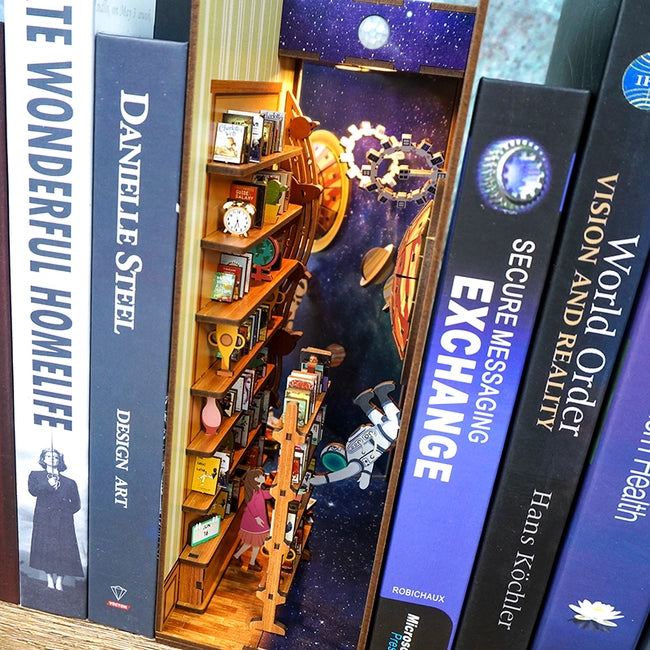 Diy Book Nook Kit: Interstellar